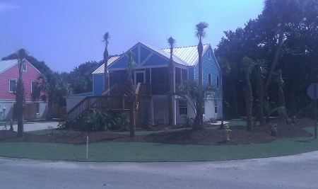 Nice affordable Beach Home w/2 kitchens and living quarters